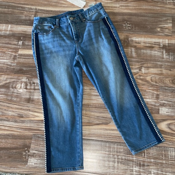 Chico’s So Slimming Rope Trimmed Girlfriend Crop Jean - Picture 8 of 9